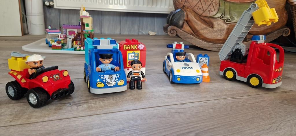 Duplo brandweer en politie voertuigen met figuren, Kinderen en Baby's, Speelgoed | Duplo en Lego, Ophalen of Verzenden, Zo goed als nieuw