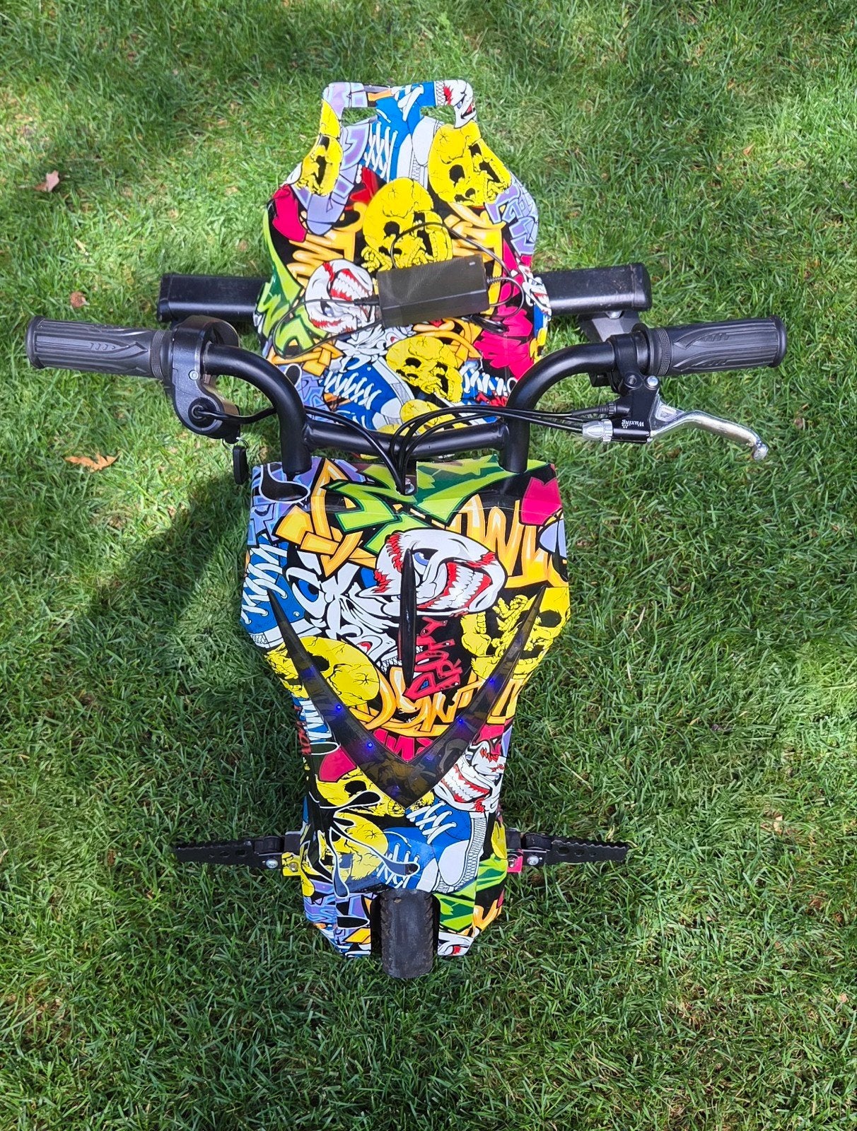 Drifttrike/scooter met oplader. Bieden vanaf € 160,-, Ophalen
