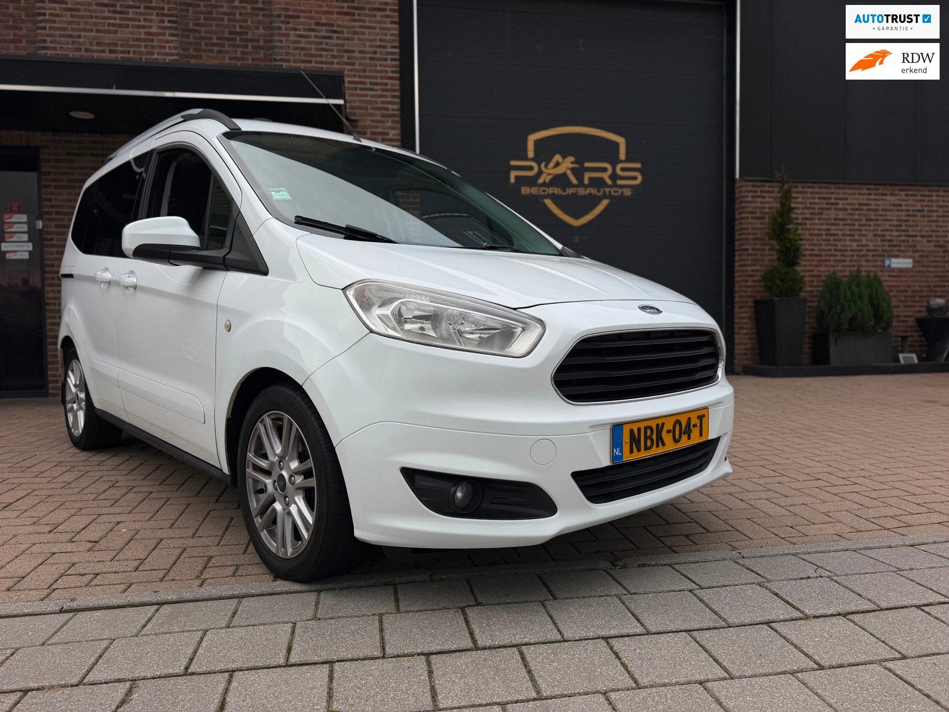 Ford TOURNEO COURIER 1.0 Titanium 5persoons Airco Cruise Sch, Auto's, Voorwielaandrijving, Dealer onderhouden, Gebruikt, Euro 6