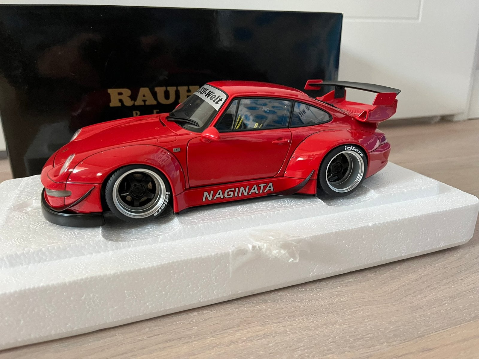 Porsche 993 RWB rood Autoart 1:18, Ophalen of Verzenden, Zo goed als nieuw, Auto, Autoart