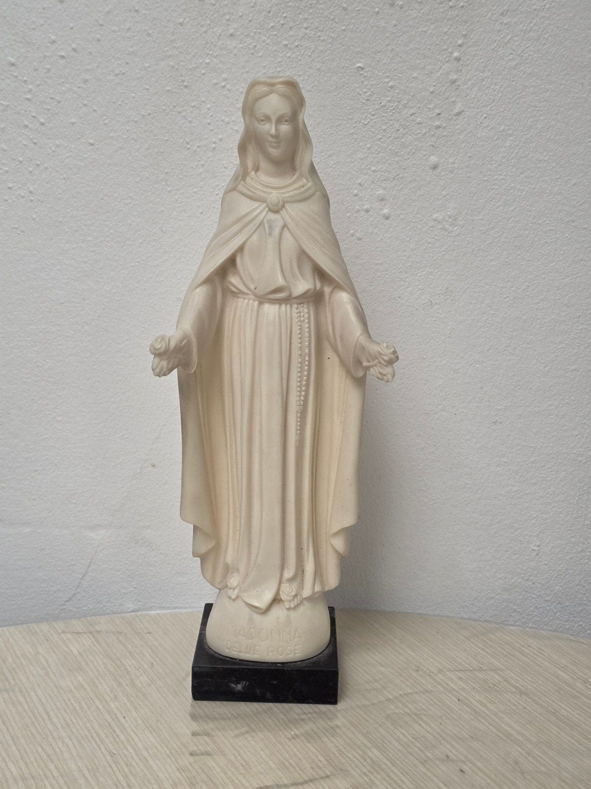 Prachtige gesigneerde marmeren madonna beeldje, Ophalen of Verzenden