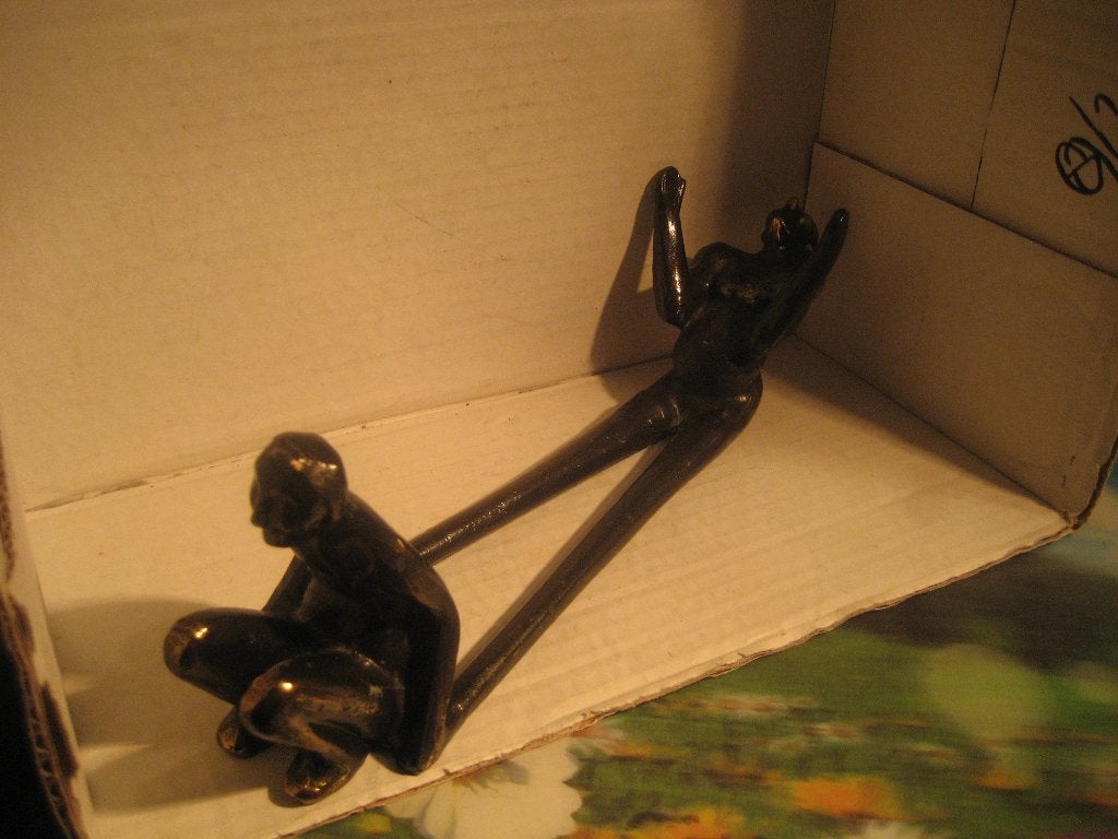 Bronzen wijnfleslegger, beeld van heer en dame, Antiek en Kunst, Ophalen of Verzenden, Brons