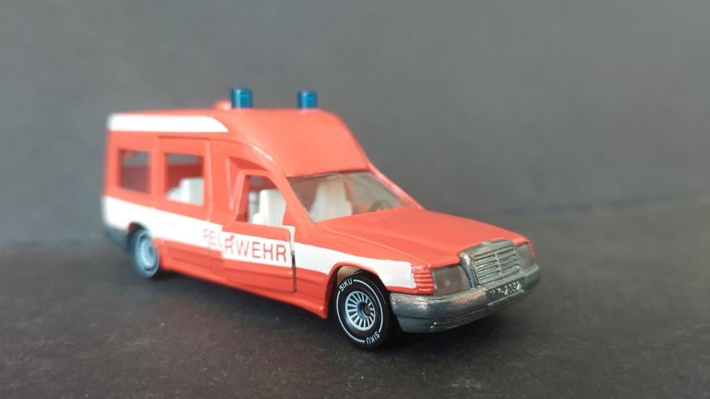Mercedes Benz Binz Ambulance Feuerwehr ster Siku Pol, Hobby en Vrije tijd, Modelauto's | Overige schalen, Auto, Verzenden, 5880 Lüdenscheid Germany