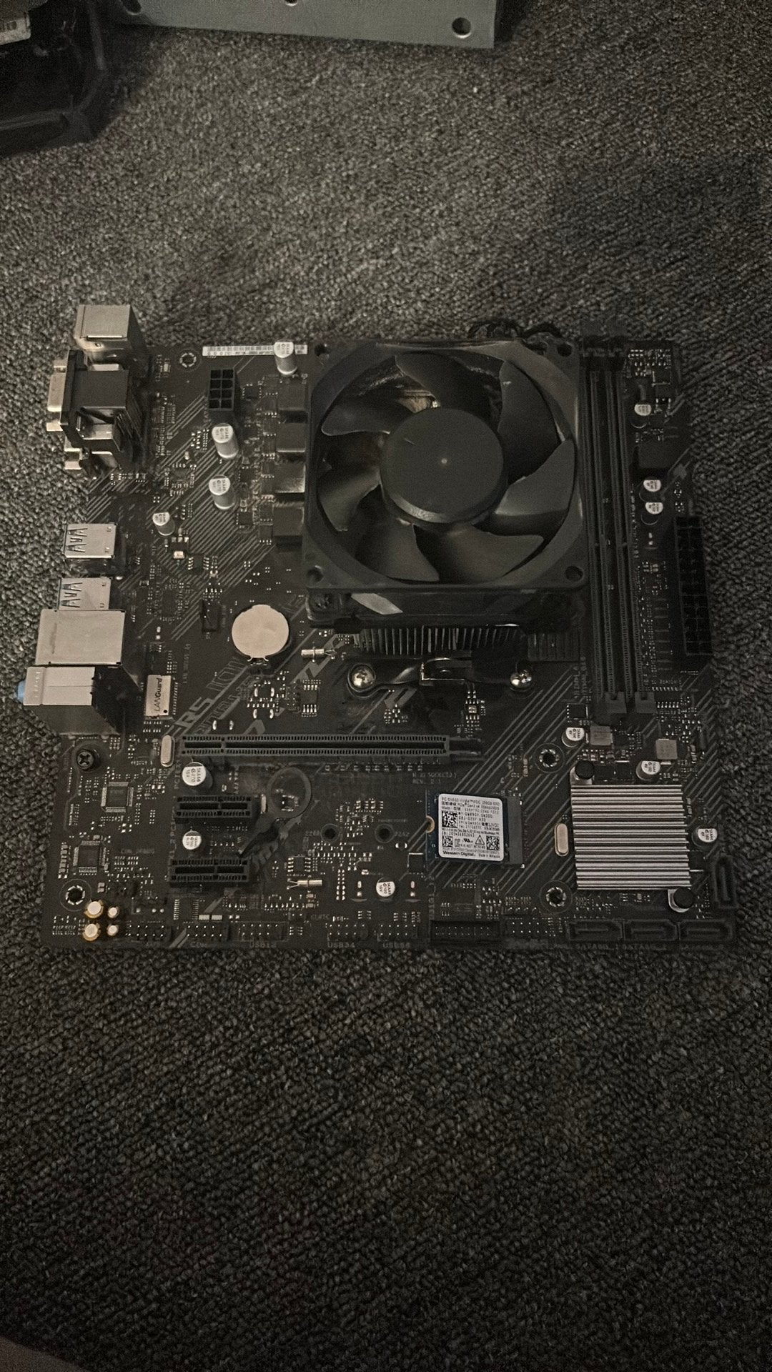 ASUS ROG G10 case + B450 moederbord + Ryzen 5 3400G CPU., Computers en Software, Ophalen of Verzenden, Zo goed als nieuw, DDR4