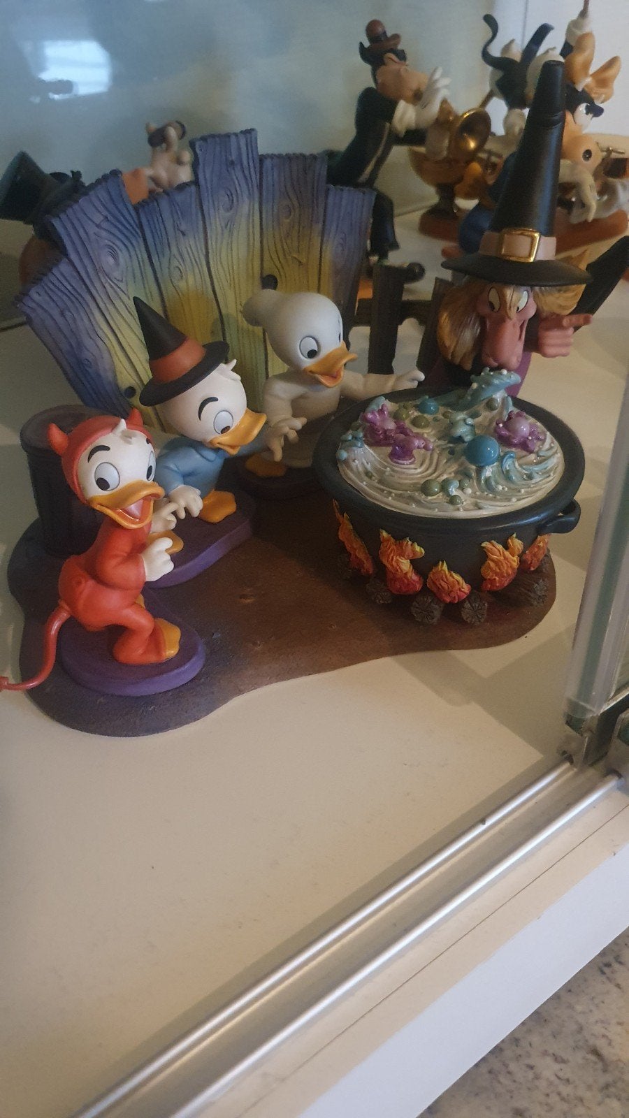 wdcc kwik kwek en kwak ,heks base en filmrol,., Verzamelen, Ophalen of Verzenden, Zo goed als nieuw, Beeldje of Figuurtje