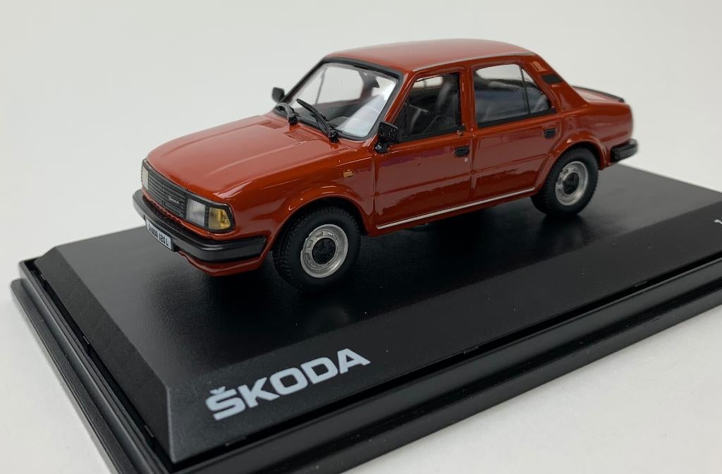 JSN Abrex 1:43 Skoda 120L donker oranje 1984