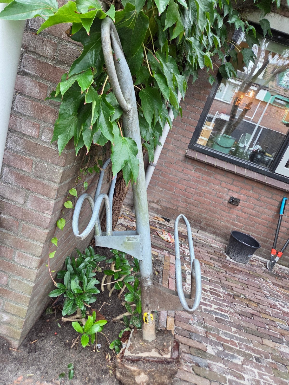 Gebruikt fietsenrek type tulip dubbel, Ophalen, Gebruikt