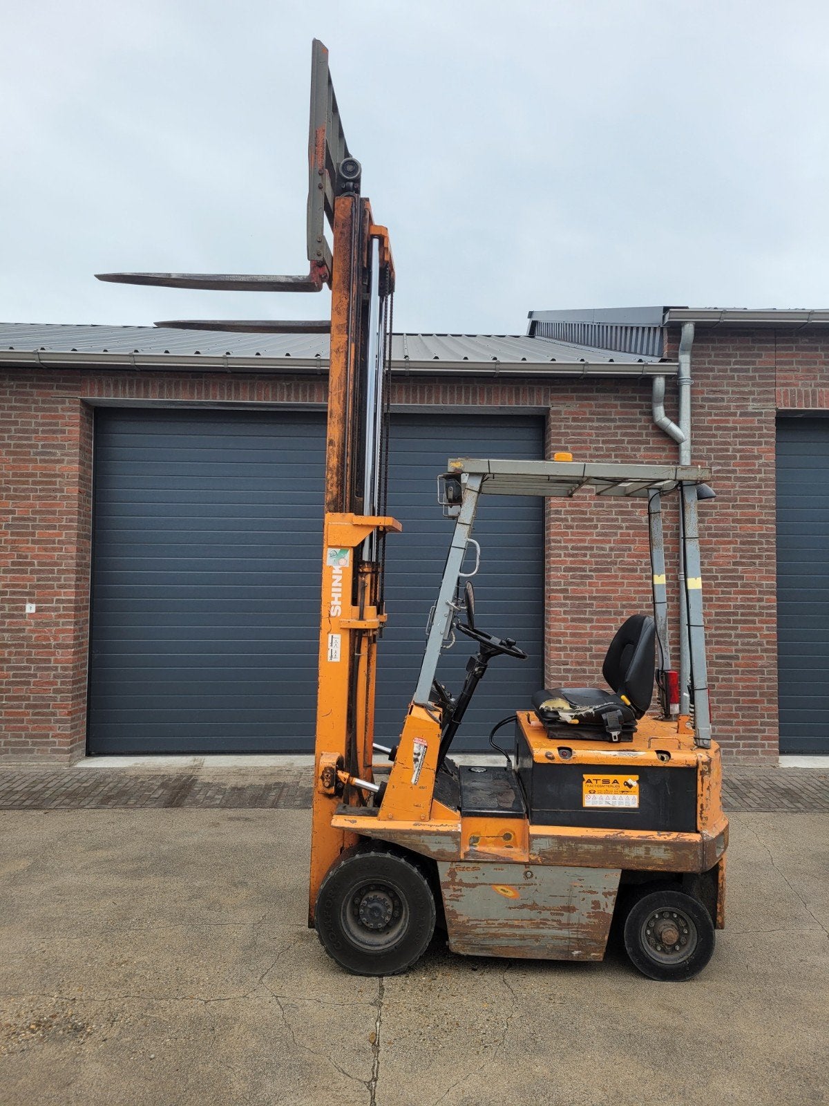 Heftruck electrisch met acculader., Ophalen, Gebruikt