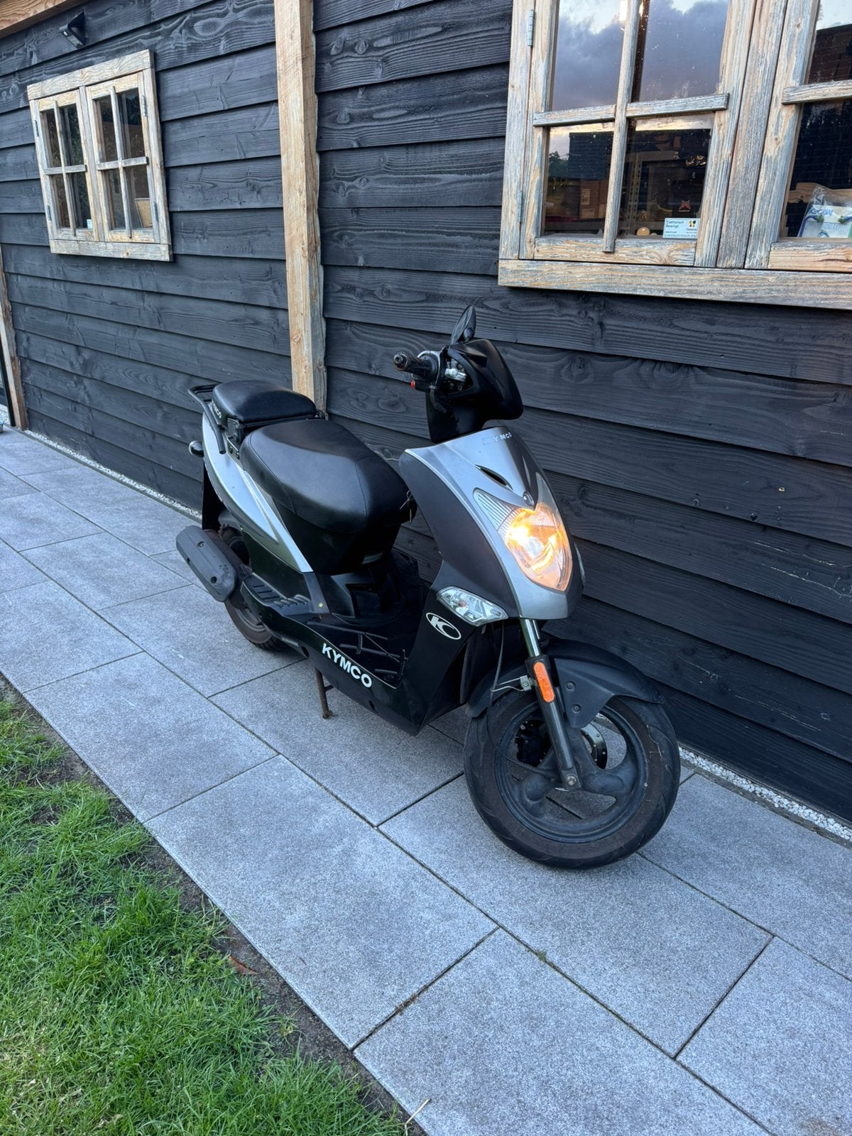 Kymco agility 50 zeer nette staat, Fietsen en Brommers, Ophalen, Zo goed als nieuw, Benzine, Agility