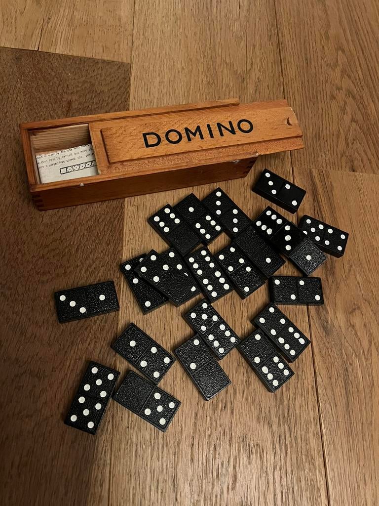 Domino set compleet in doos met 28 stenen, Ophalen of Verzenden