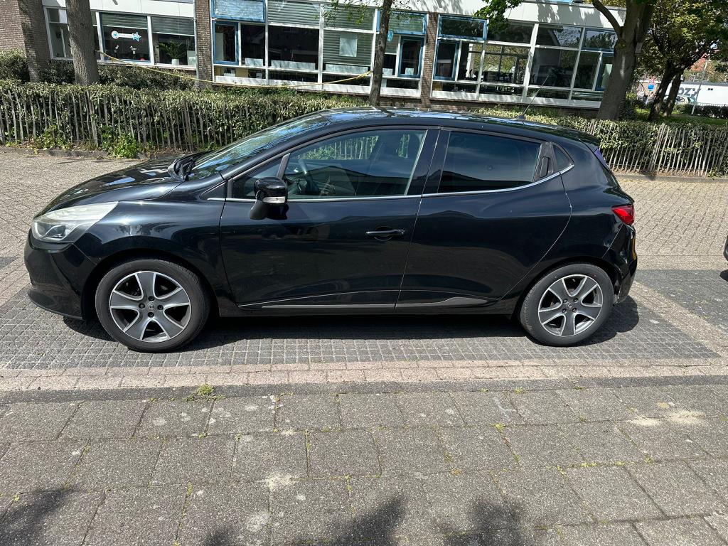 Renault Clio 0.9 TCE 66KW 5-DRS 2015 Zwart, Auto's, Renault, Particulier, Clio, Airbags, Airconditioning, Bluetooth, Centrale vergrendeling
