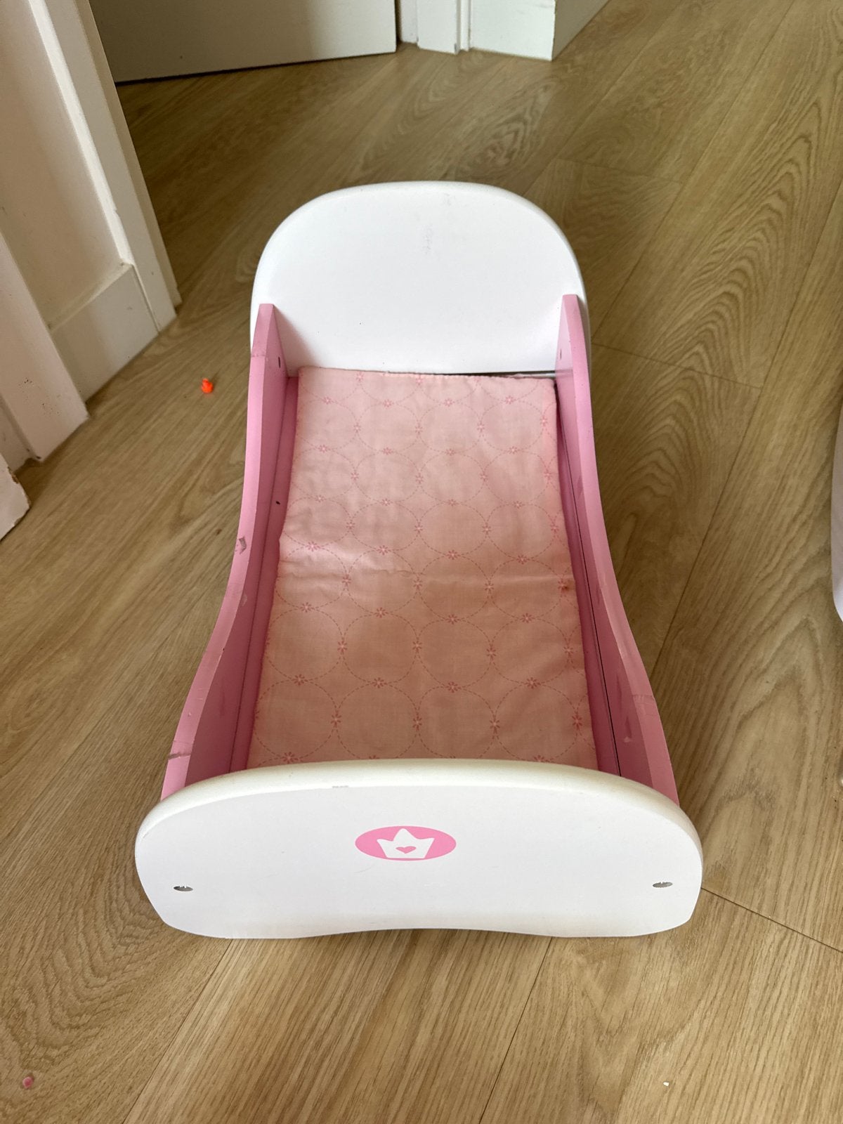 Houten poppenbed met roze bekleding, Ophalen, Gebruikt, Overige typen