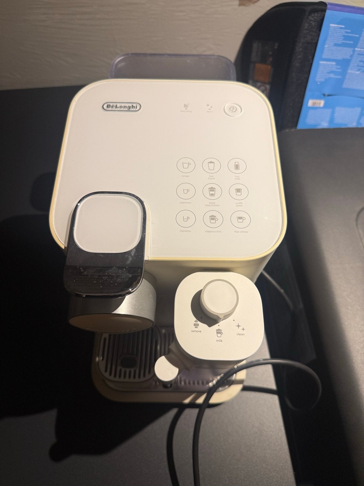 Nespresso De'Longhi Vertuo Lattissima Koffiemachine, Gebruikt, Koffiemachine, Ophalen of Verzenden, 2 tot 4 kopjes
