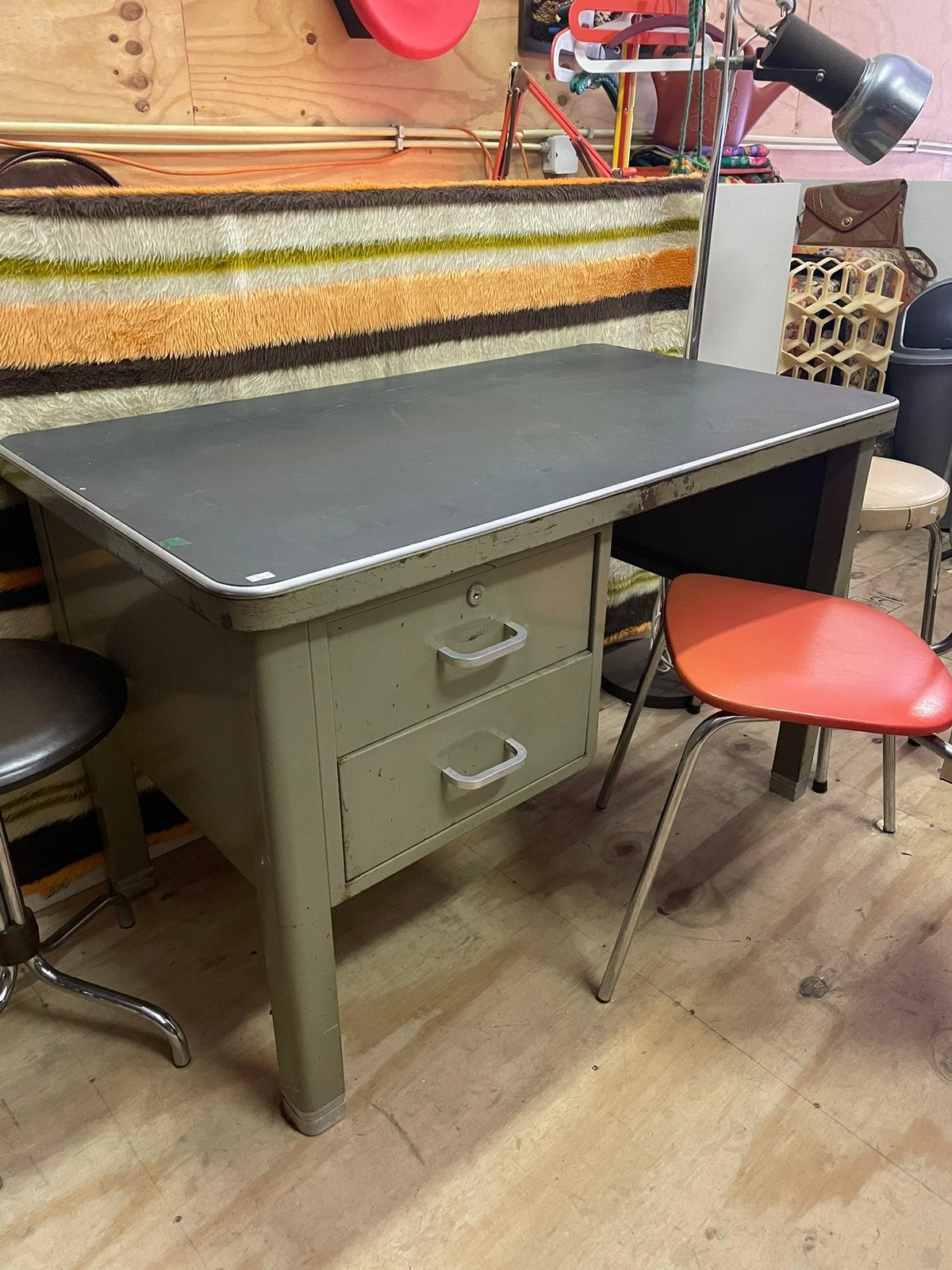 Vintage jaren 70 grijs groene industriële bureau, Ophalen, ?, Zo goed als nieuw, ?