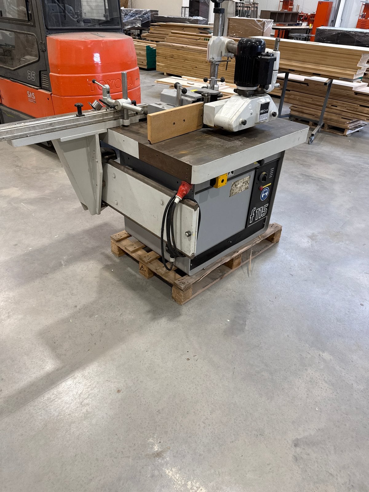 Casadei F115 T Freesmachine - Robuust en Betrouwbaar, Ophalen