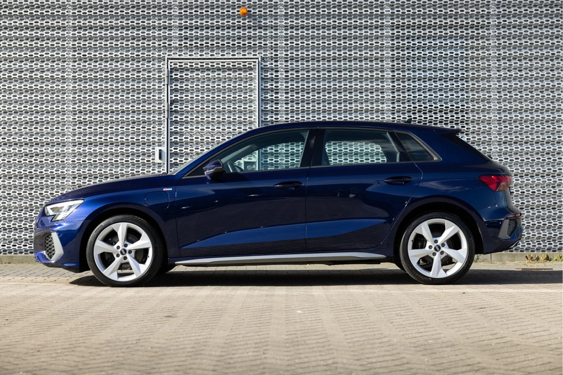 Audi A3 Sportback 40 TFSI e 204PK S Line (bj 2022), Automaat, Gebruikt, 1535 kg, Blauw