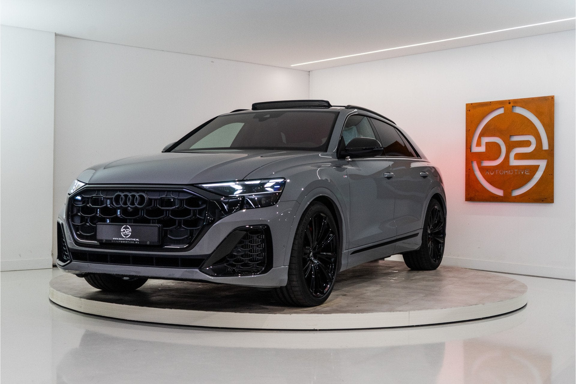 Audi Q8 60 TFSI E Quattro S-Edition Competition 490PK 2026 |, Automaat, 77 km/l, Zwart, 2995 cc