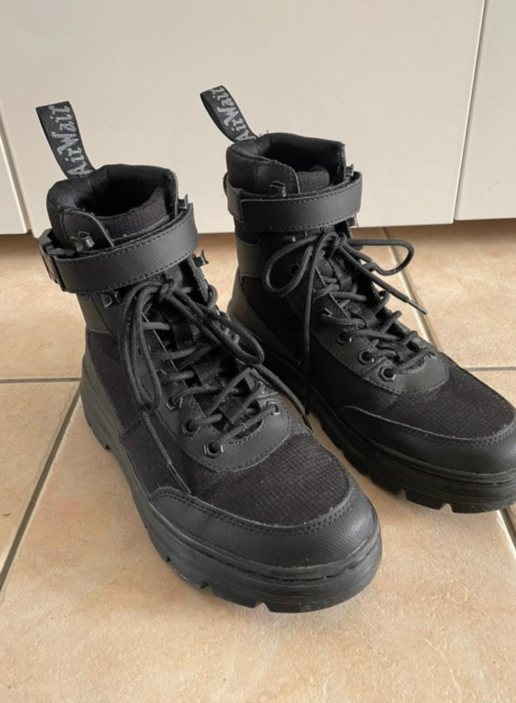 Dr. Martens Combs - Enkellaarzen met gesp in zwart maat 39, Kleding | Dames, Schoenen, Ophalen of Verzenden, Zo goed als nieuw