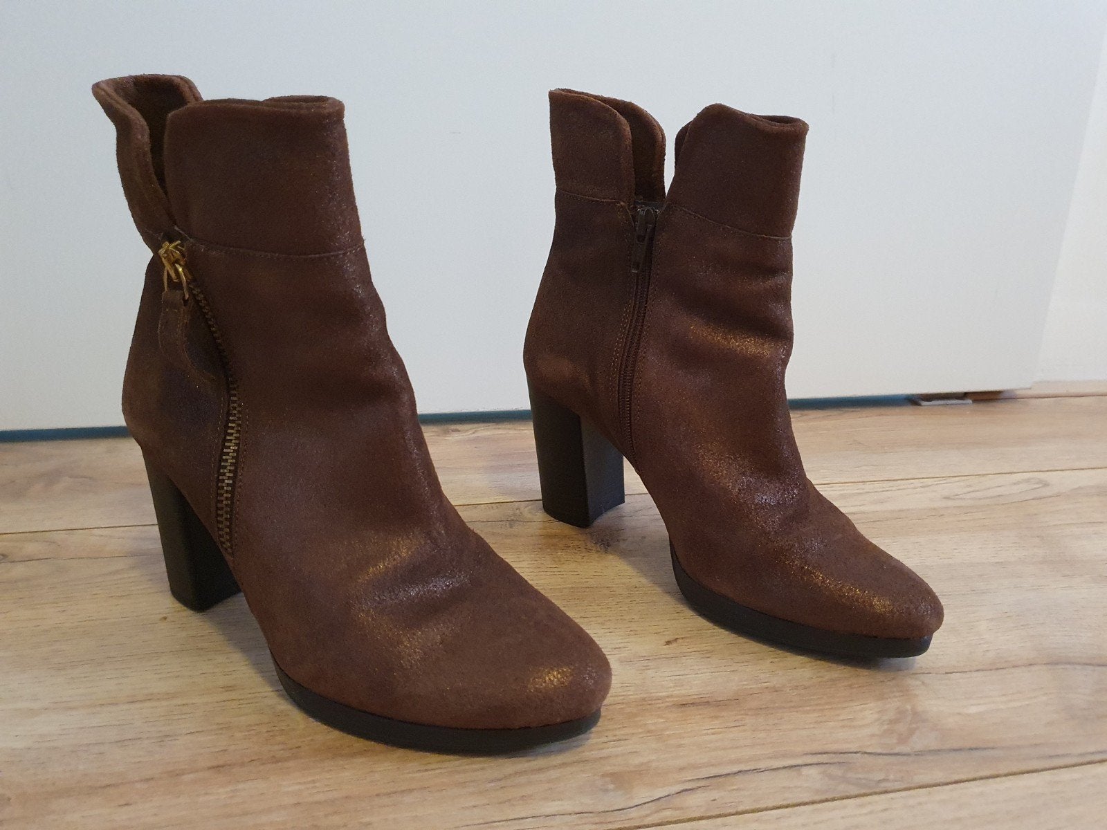 Le Ballon Bruine Suede Enkellaarsjes met Glitter Maat 37, Kleding | Dames, Bruin, Lage of Enkellaarzen, Ophalen of Verzenden, Le Ballon
