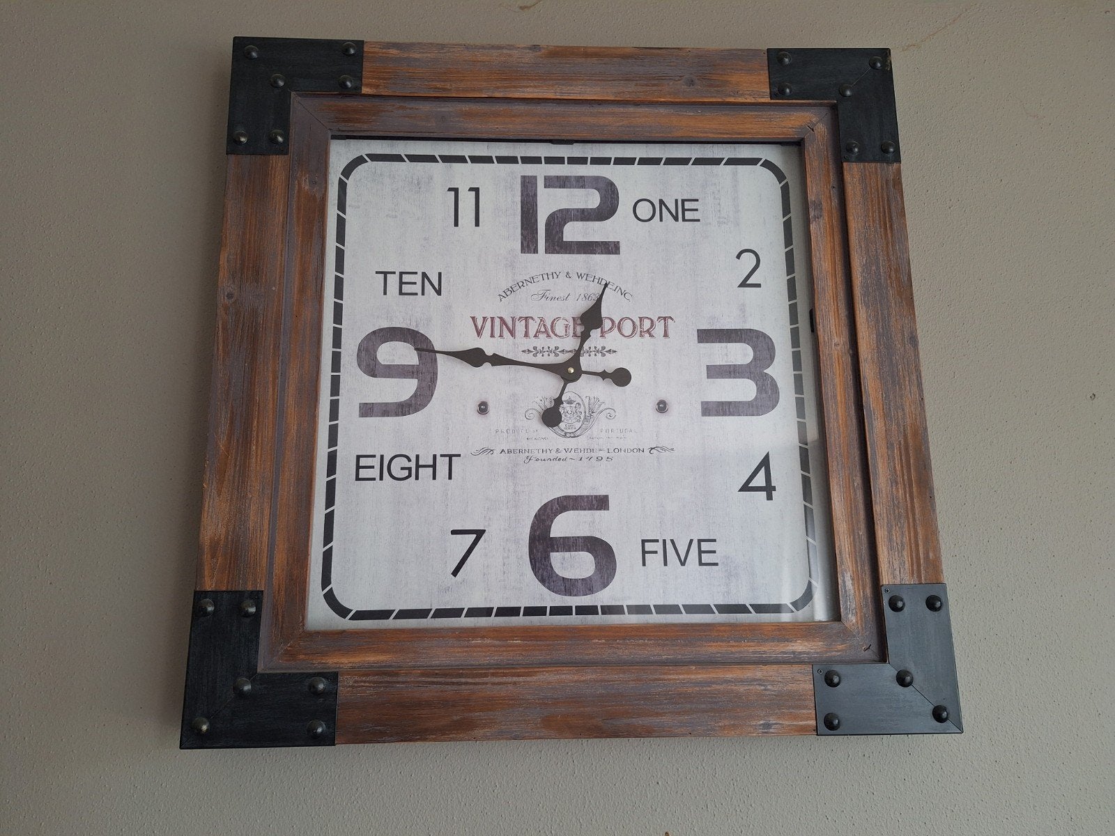 Vintage Wandklok Hout en Metaal - Industriële Stijl, Huis en Inrichting, Woonaccessoires | Klokken, Ophalen, Zo goed als nieuw