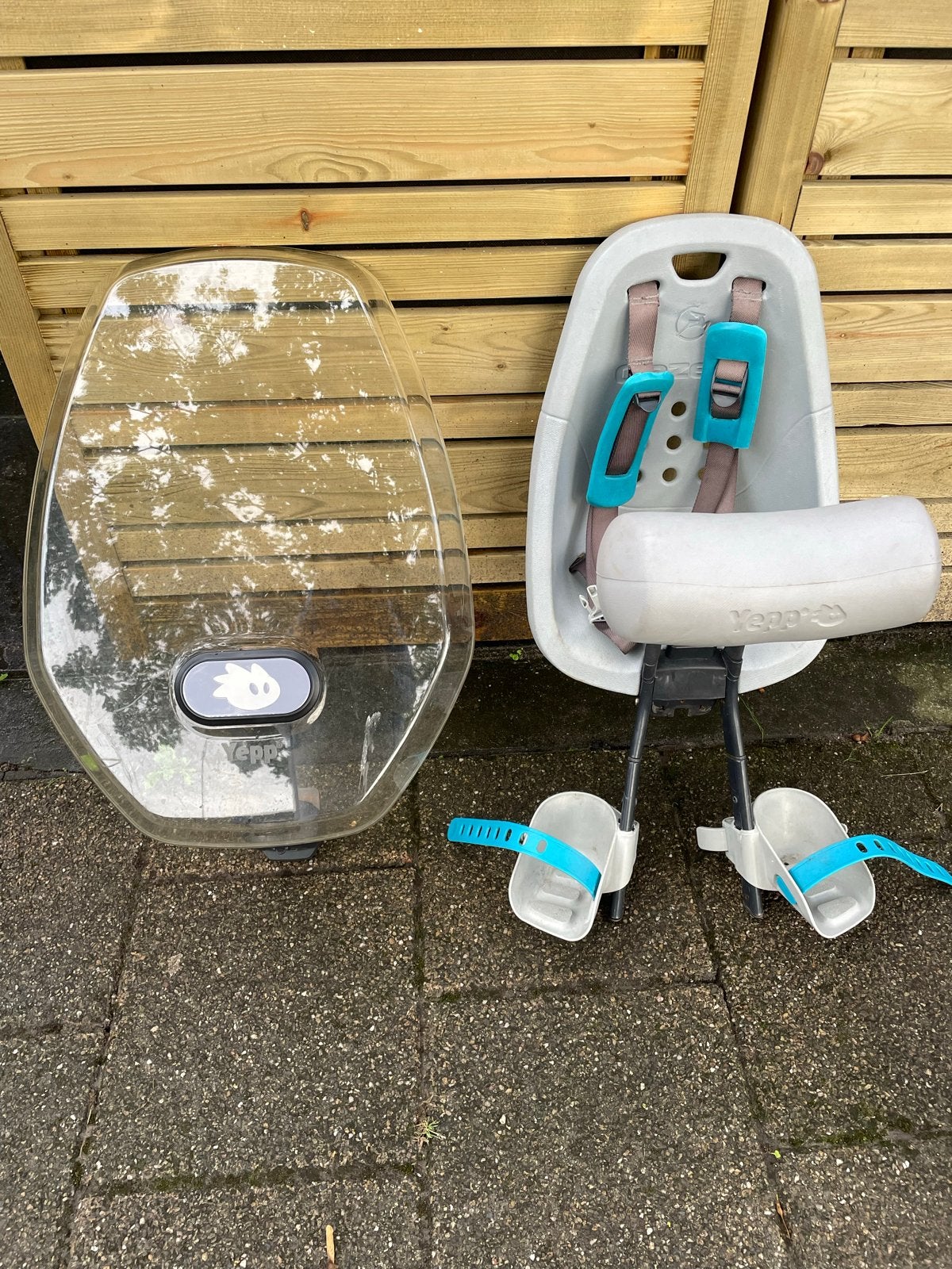 Yepp Mini fietsstoeltje met windscherm, Ophalen, Gebruikt, Voorzitje, Voetsteuntjes