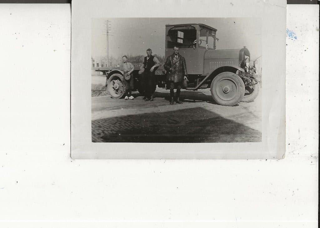 Wateringen Kerklaan Vrachtauto met chauffeur 1927 Foto 12-9c, Ophalen of Verzenden, 1920 tot 1940, Ongelopen, Zuid-Holland