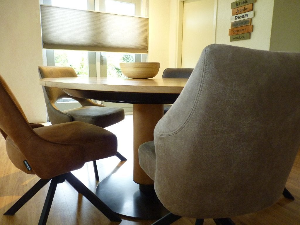 Stijlvolle Leolux Calbuco ovale eetkamertafel, Ophalen, Overige materialen, Gebruikt, 100 tot 150 cm