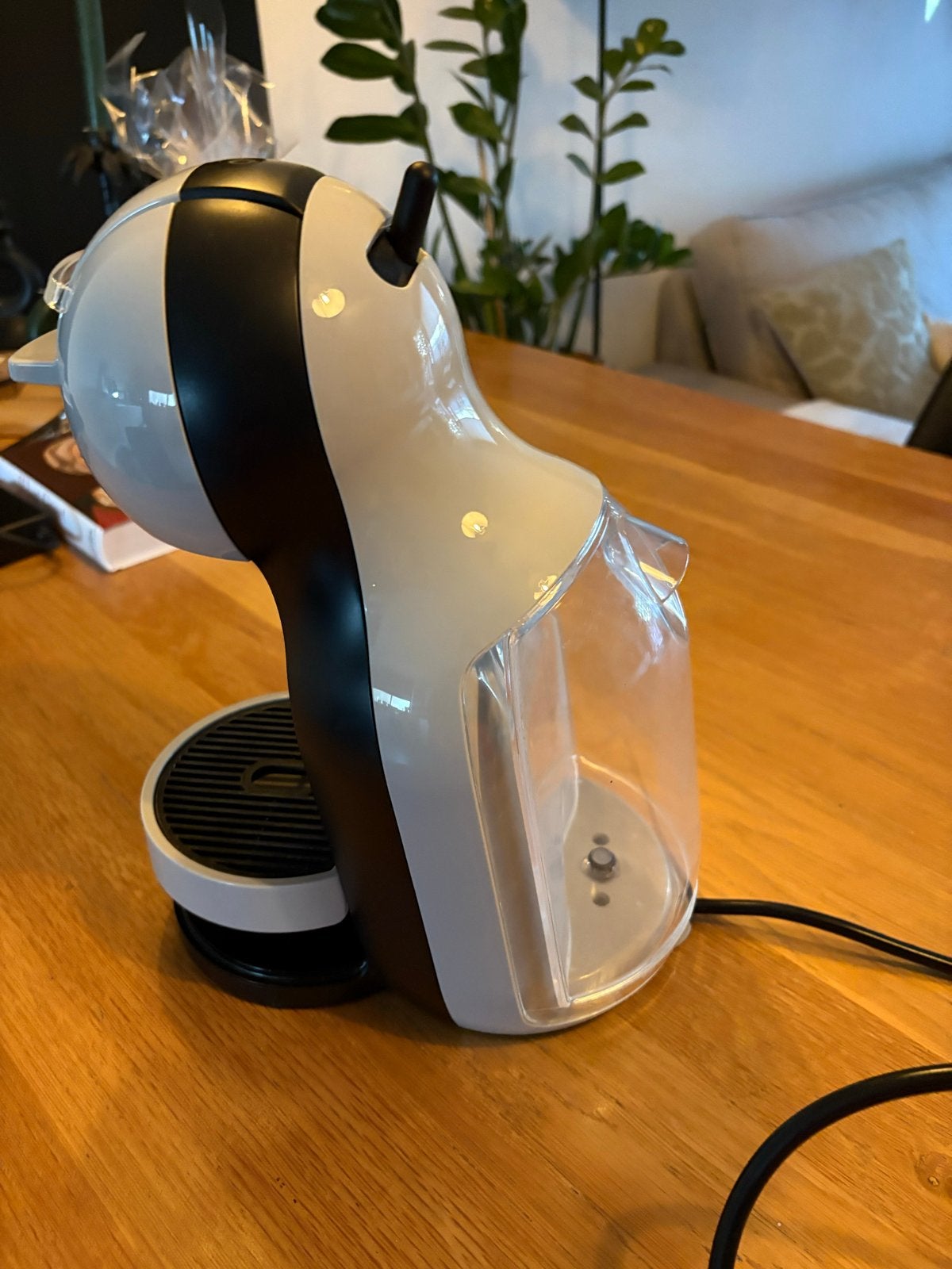 Dolce Gusto koffieapparaat Krups met cupjeshouder, Witgoed en Apparatuur, Koffiezetapparaten, Ophalen, Gebruikt, Koffiemachine