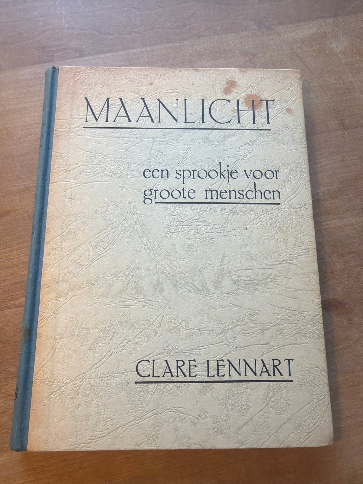 Maanlicht: een sprookje voor grote mensen - Clare Lennart, Ophalen of Verzenden, Gelezen