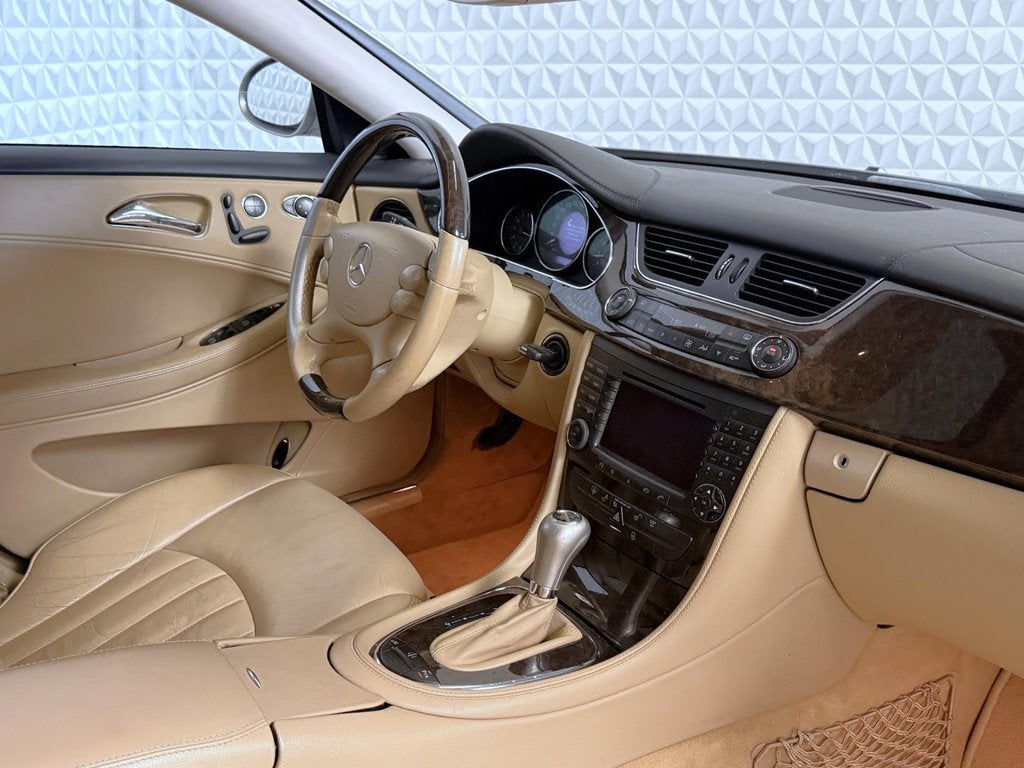 Mercedes-Benz CLS-klasse 350 V6 Trekhaak / 207.000km (2005), Auto's, Mercedes-Benz, Automaat, Parkeersensor, Achterwielaandrijving