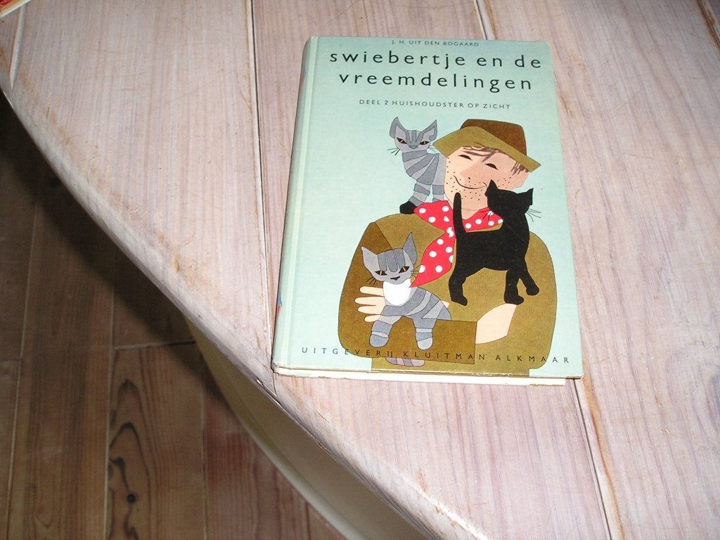 J. uit den Bogaard - 2x Swiebertje, Ophalen of Verzenden, Gelezen, J. uit den Bogaard, Fictie algemeen