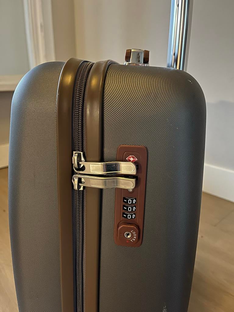Stijlvolle handbagage koffer met slot en wieltjes, Gebruikt, 50 tot 60 cm, Hard kunststof, 35 tot 45 cm