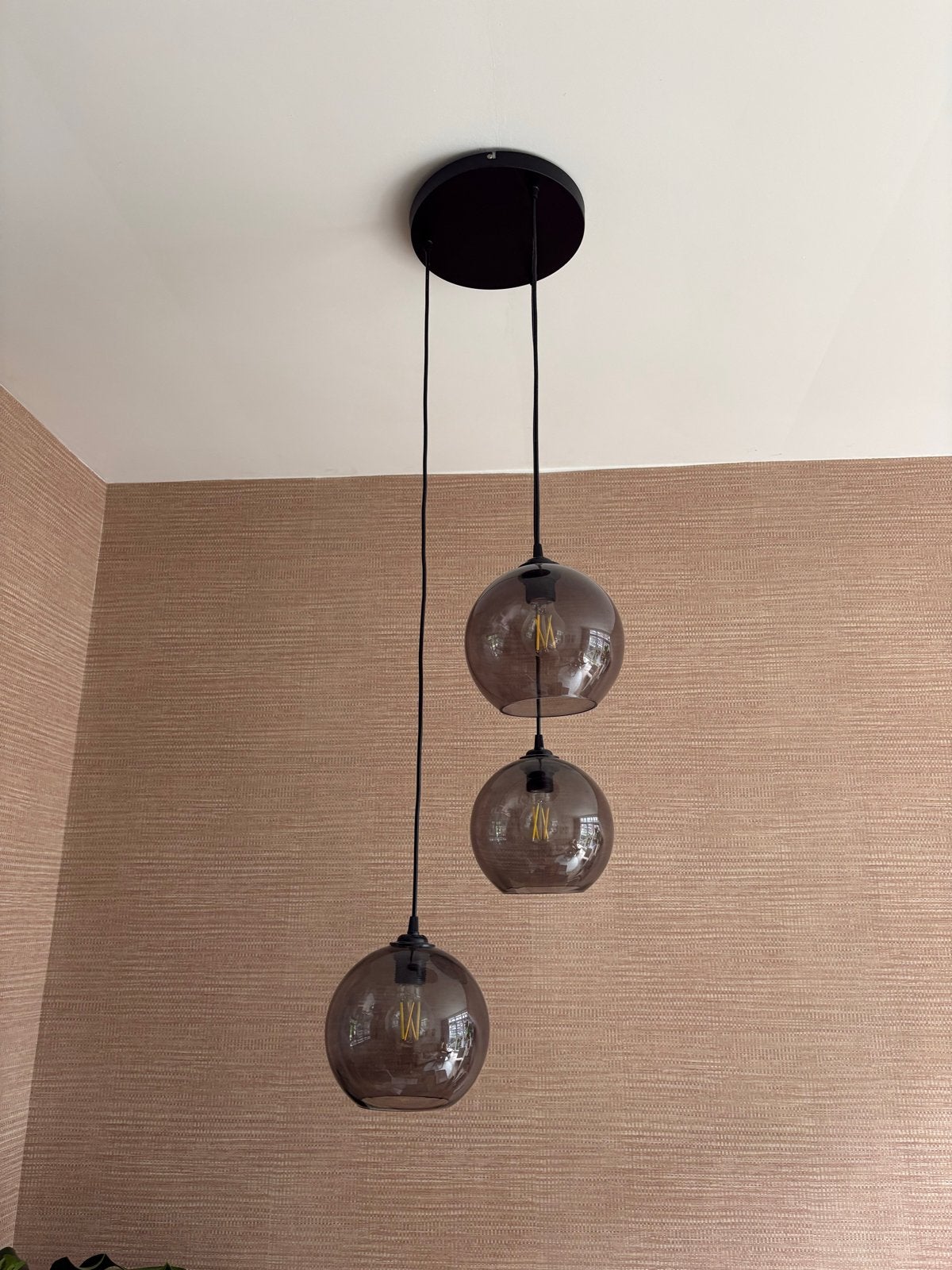 Hanglamp met 3 glazen bollen - Rookglas design, Huis en Inrichting, Modern, E27 (groot), Ophalen of Verzenden, Glas