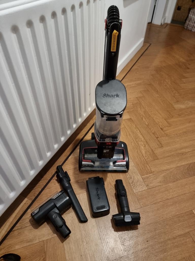 SHARK IZ300EUT Draadloze steelstofzuiger Rood/Zwart, Ophalen, Gebruikt