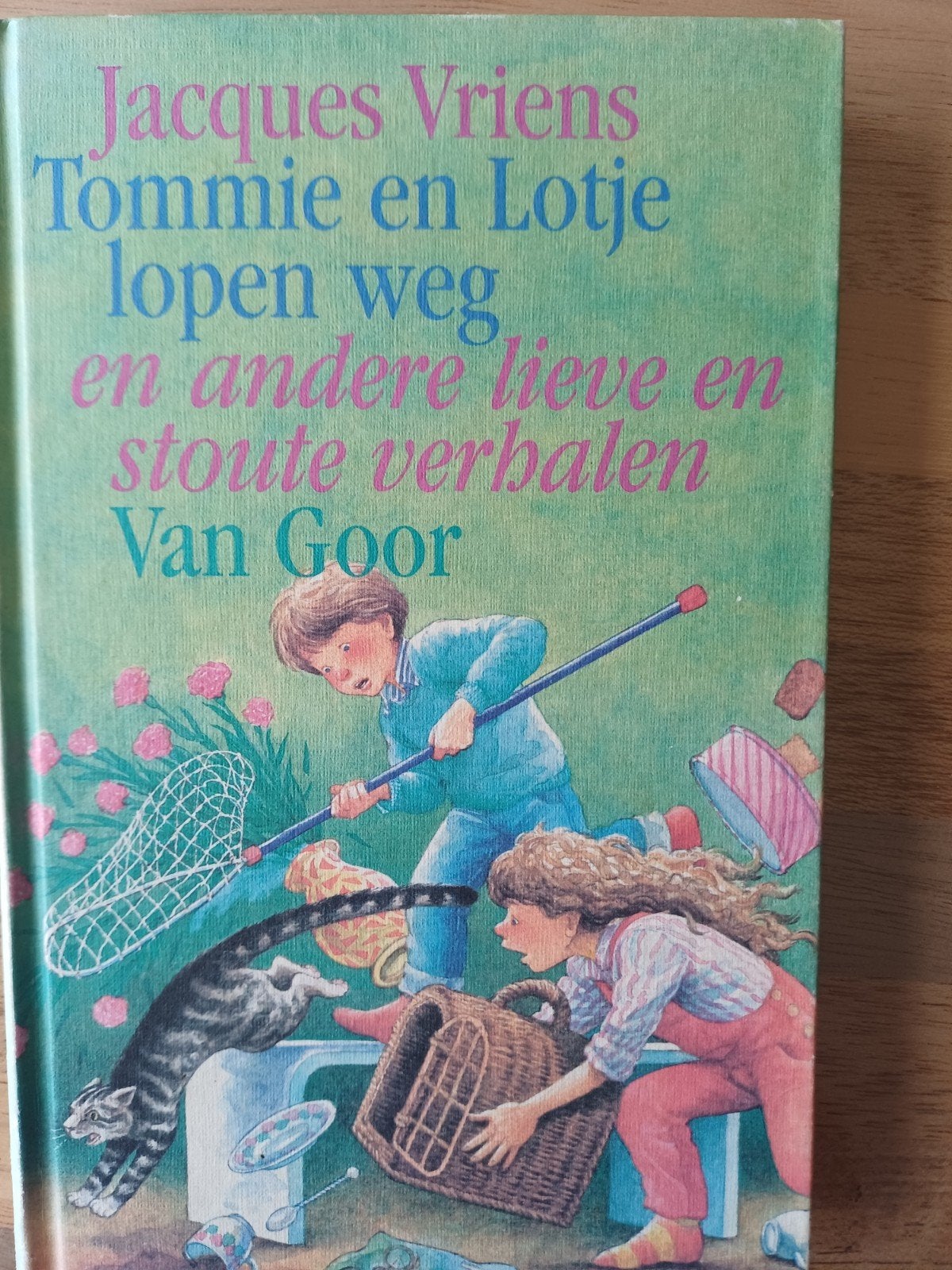 Tommie en Lotje lopen weg en andere lieve en stoute verhalen, Ophalen of Verzenden, Zo goed als nieuw, Jacques Vriens, Fictie algemeen