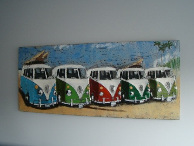 Metalen wanddecoratie VW busjes op strand, Huis en Inrichting, Ophalen, 50 – 75, 125 cm of meer, Zo goed als nieuw