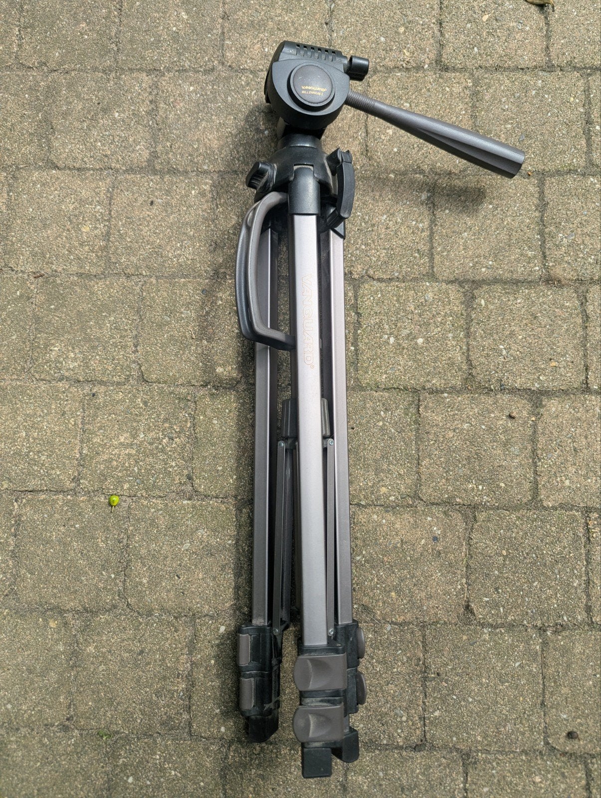 Vanguard Millennium 2 Statief - Stevig en Betrouwbaar, Gebruikt, Snelkoppelingsplaat, Ophalen of Verzenden, Driepoot