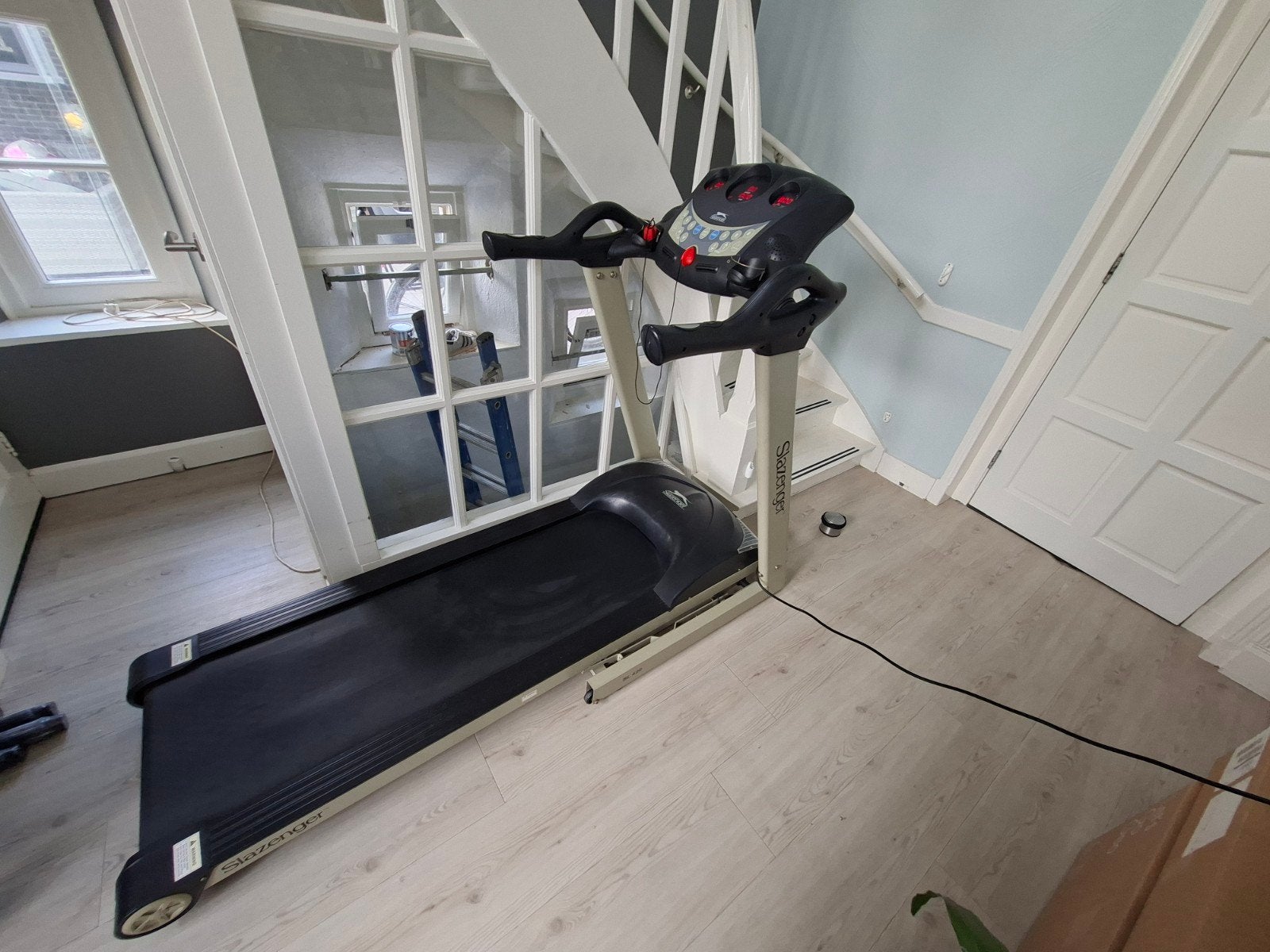 Slazenger loopband max. 16 km/h. Ook helling mogelijk, Ophalen, Gebruikt, Loopband