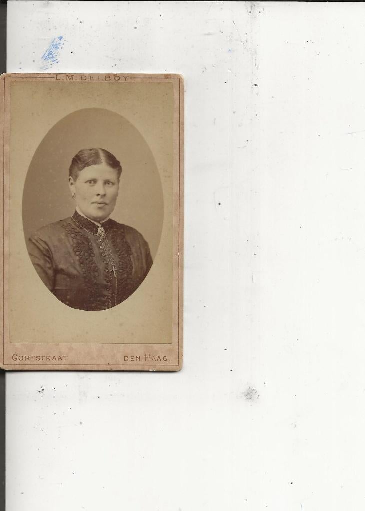 CdV Dame met scheiding in het haar LM Delboy, Ophalen of Verzenden, Voor 1920, Ongelopen, Zuid-Holland