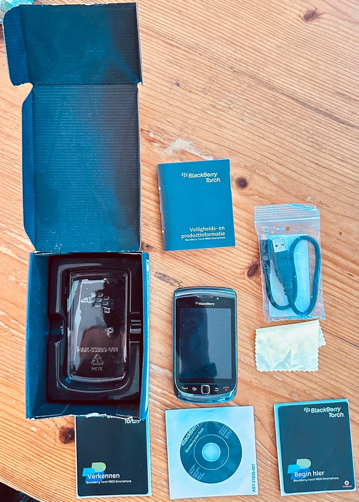 BlackBerry Torch 9800 Charcoal met doos en accessoires, Gebruikt, Zwart, Touchscreen, 3 tot 6 megapixel