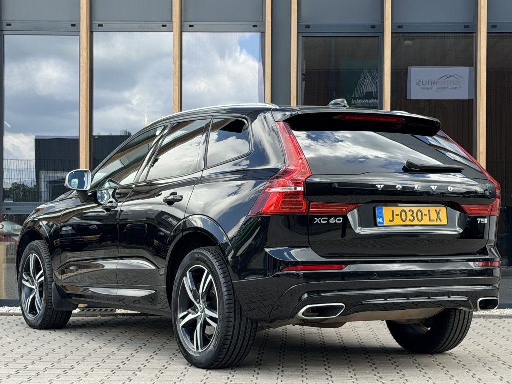 Volvo XC60 2.0 T5 R-Design | Elect trekhaak | Panorama-dak |, Gebruikt, Euro 6, 1969 cc, Zwart