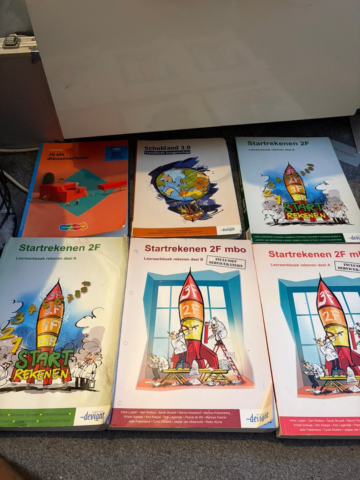 MBO studieboeken Dienstverlening & Rekenen 2F (6 boeken), Ophalen, Gelezen, Overige niveaus