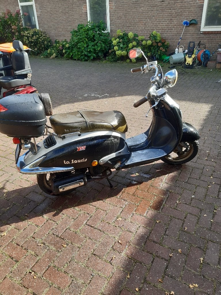 lA SOURIS SNORSCOOTER VOOR ONDERDELEN IN TEUGE 125 EURO, Ophalen, Gebruikt, Overige merken