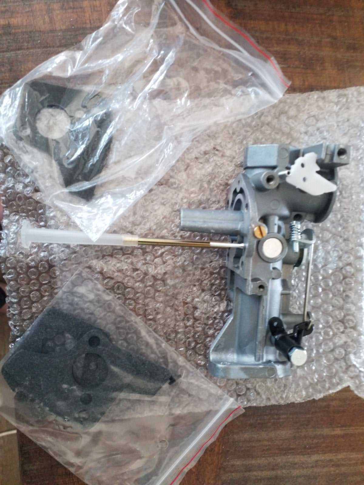 Nieuwe carburateur briggs and stratton, Ophalen, Nieuw, Minder dan 30 cm, Briggs and stratton