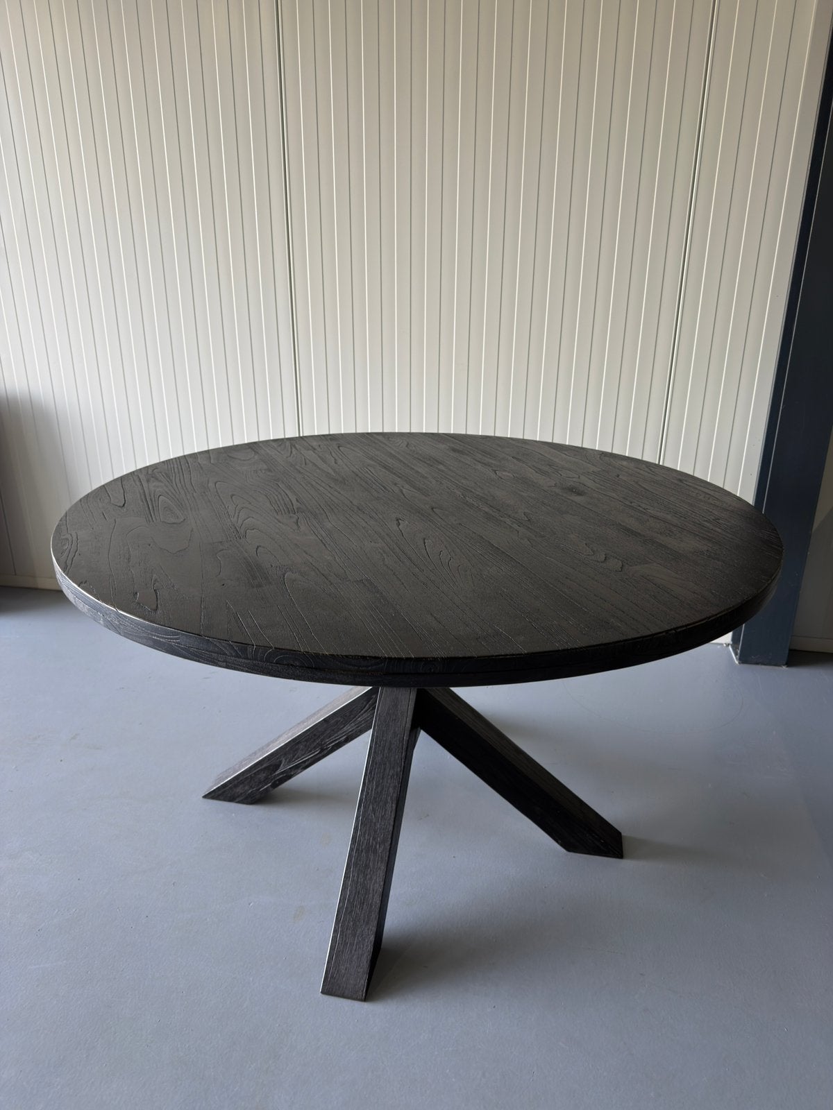 NIEUW: Ronde Zwarte Eettafel Mangohout met Spinpoot, Rond, Nieuw, Ophalen of Verzenden, 100 tot 150 cm