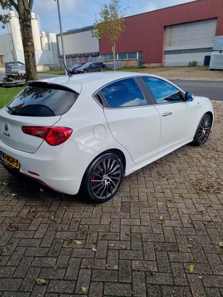 Alfa Romeo Giulietta 1.7 TBi Quadrifoglio Verde, Auto's, 13 km/l, Euro 5, Gebruikt, Automatische klimaatregeling
