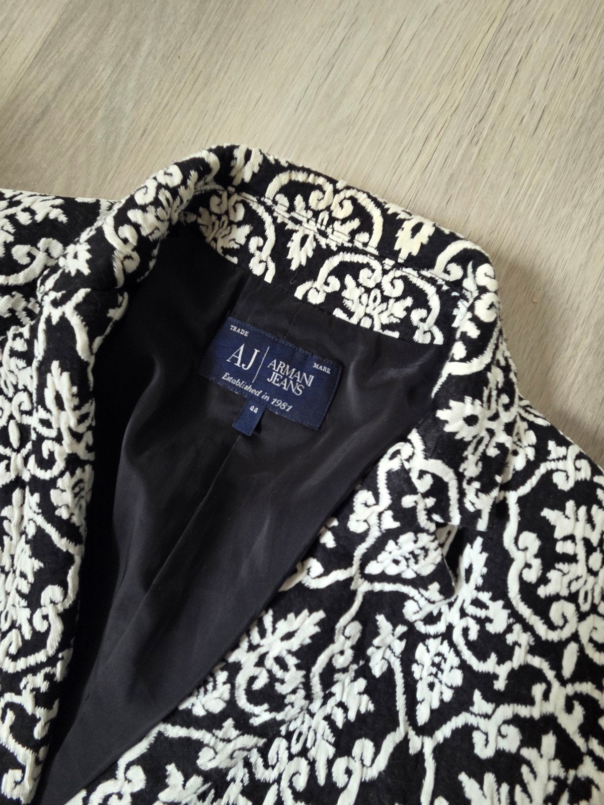 Armani Jeans Blazer zwart-wit barok patroon | IT 44 (valt S), Armani, Zwart, Ophalen of Verzenden, Zo goed als nieuw