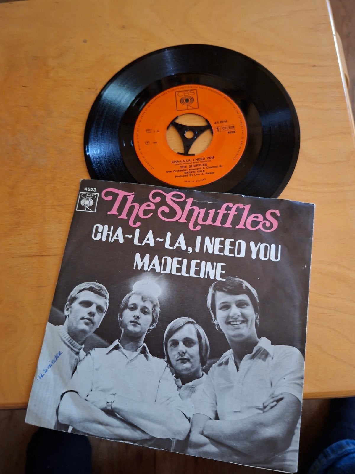 The Shuffles - Cha-La-La, I Need You / Madeleine (Single), Gebruikt, 7 inch, Ophalen of Verzenden, Pop