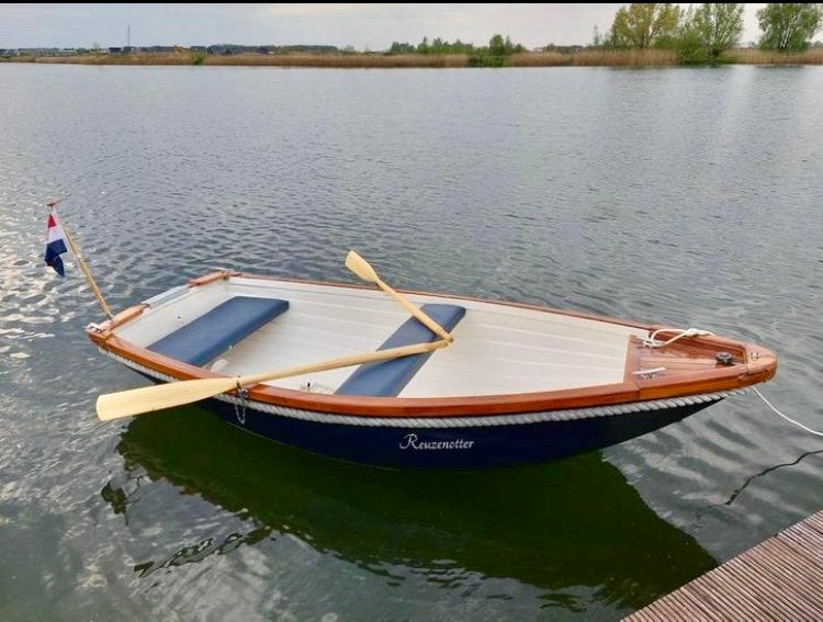 “Antiek” bootje voor 2 tot 3 personen, Ophalen, Zo goed als nieuw, Elektrisch