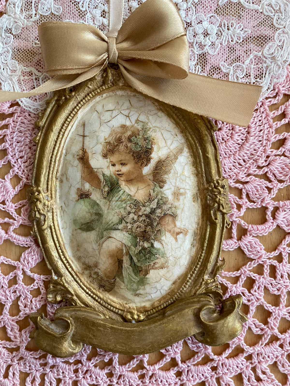 Kerst decoratie handgemaakt engel met kerstbal, Ophalen of Verzenden